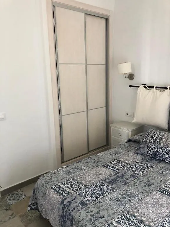 Apartamentos Cala Isabel 扎霍拉